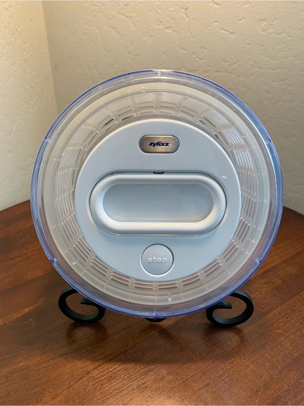 Zyliss White Salad Spinner with Clear Bowl